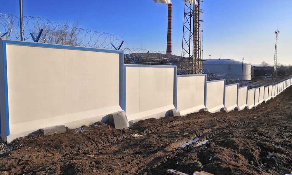 ООО "Корда" пгт. Солнечнодольск, бетонный забор объекта "Газпром". 